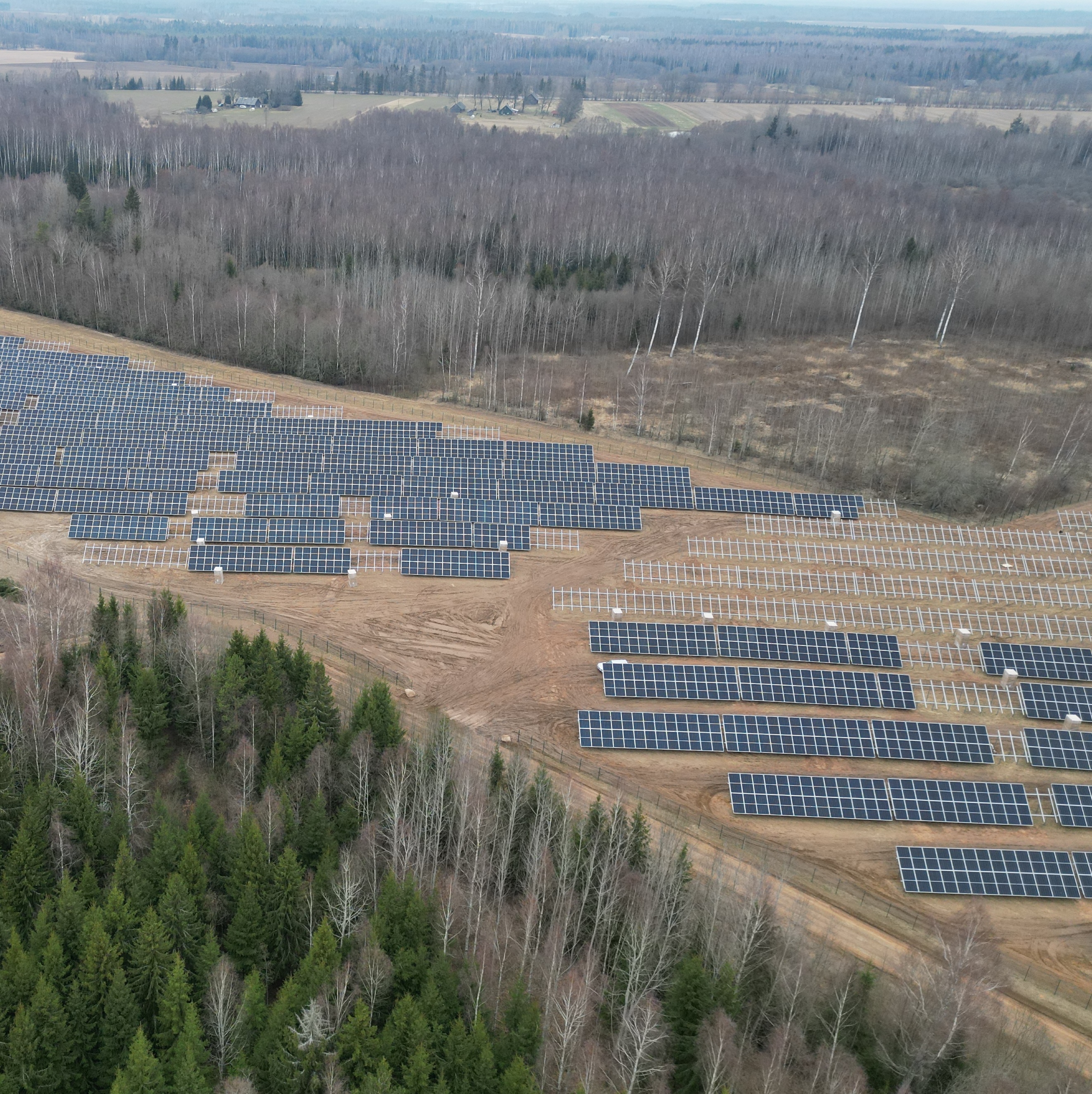 SUNLY PROJEKTI BALTIJĀ: UZMANĪBAS CENTRĀ – 54 MW PARKS VALMIERAS NOVADĀ