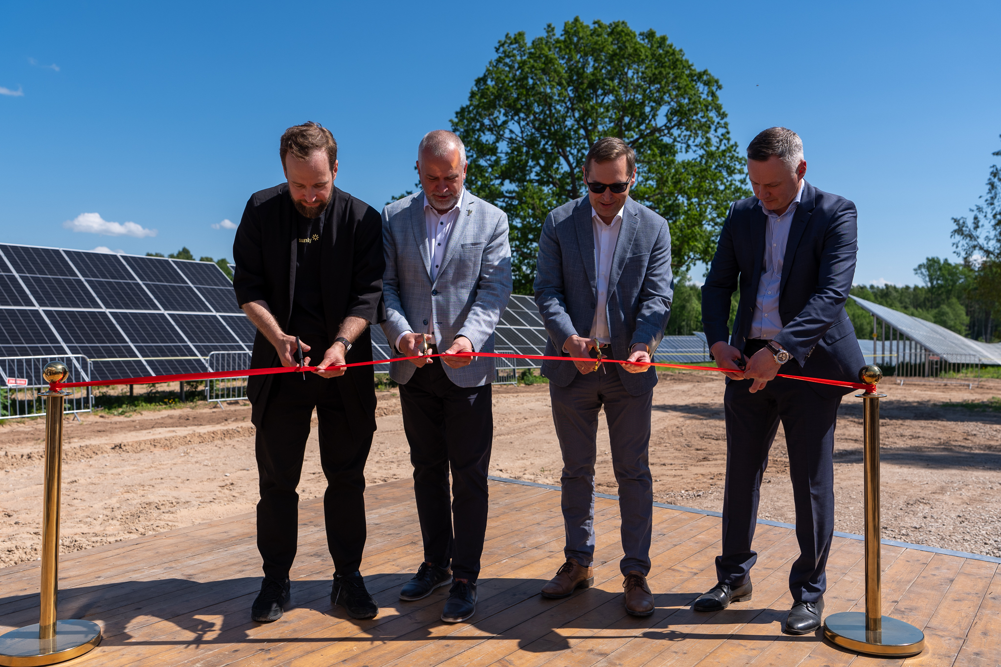 “SUNLY” ATKLĀJ VIENU NO LIELĀKAJIEM SAULES PARKIEM LATVIJĀ - KOPĒJĀS INVESTĪCIJAS SASNIEGS 100 MILJONUS EIRO
